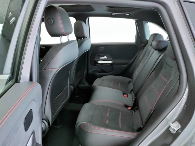 11 - Mercedes-Benz Classe B 180 d AMG Line Premium Plus auto