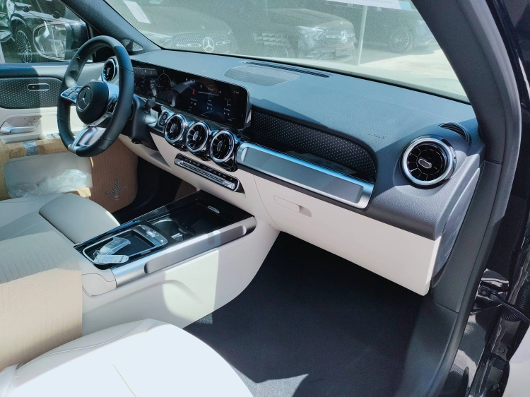 10 - Mercedes-Benz GLB 200 d Automatic 4MATIC