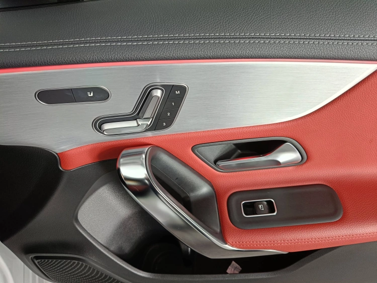 19 - Mercedes-Benz Classe A 180 d Premium auto