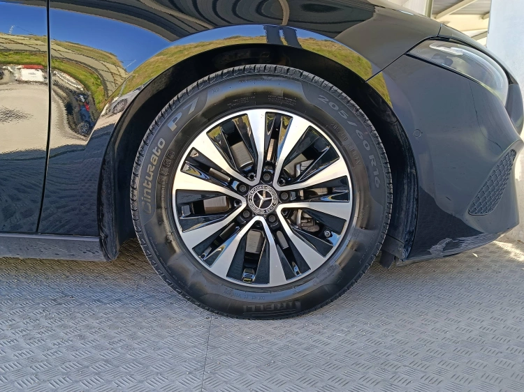 14 - Mercedes-Benz Classe A 180 d Advanced auto