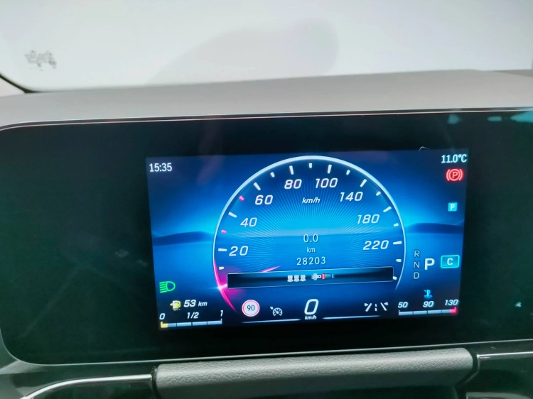 17 - Mercedes-Benz GLA 180 d Advanced auto