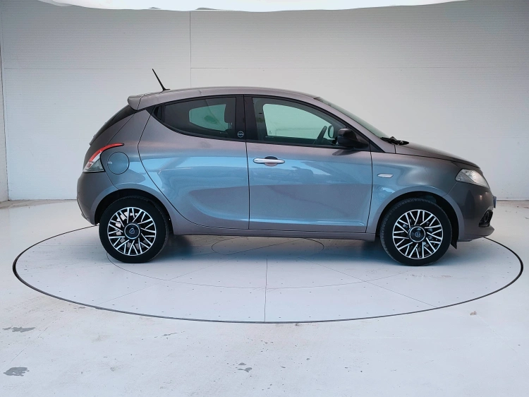 7 - Lancia Ypsilon Ypsilon 1.0 firefly hybrid Gold s&s 70cv