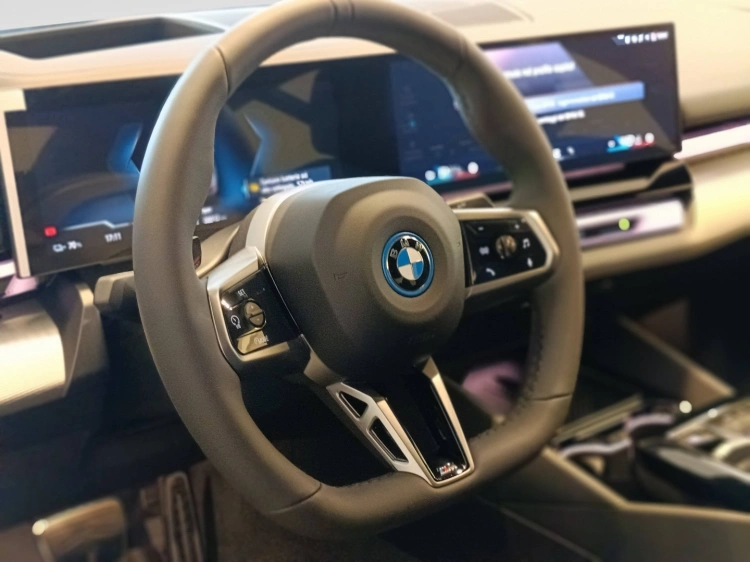 12 - BMW i5 BMW i5 xDrive40 Berlina