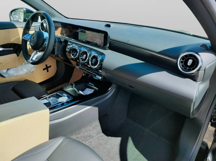 10 - Mercedes-Benz Classe A 180 d Automatic