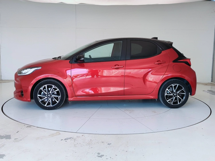 8 - Toyota Yaris Yaris 1.5h Style