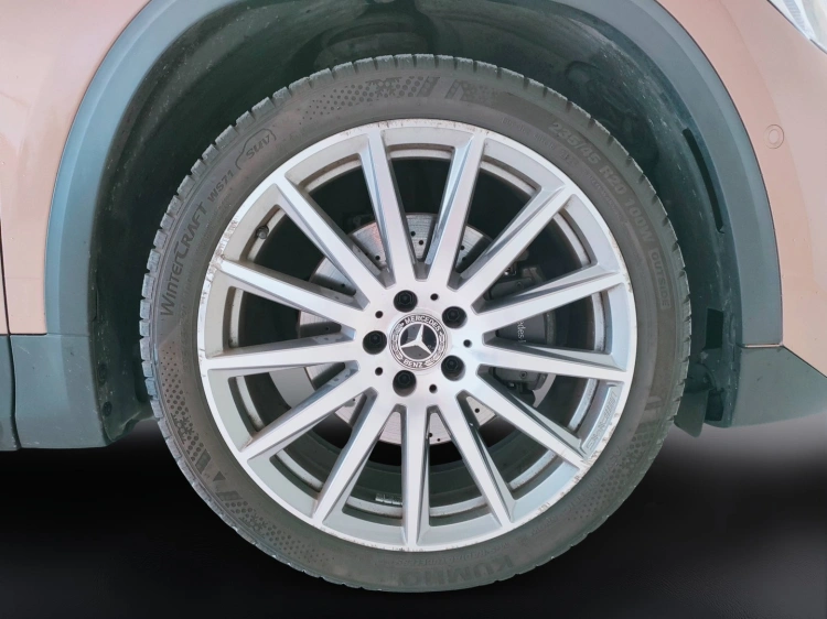 11 - Mercedes-Benz GLA 200 d Premium auto
