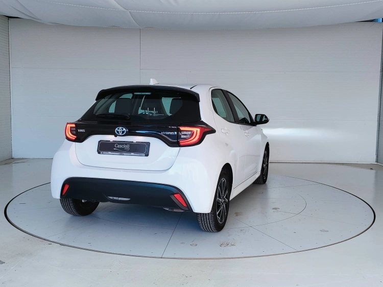 6 - Toyota Yaris Yaris 1.5h Trend