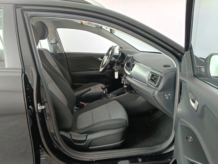 11 - Kia Stonic Stonic 1.2 dpi Urban Techno&Design Pack 84cv