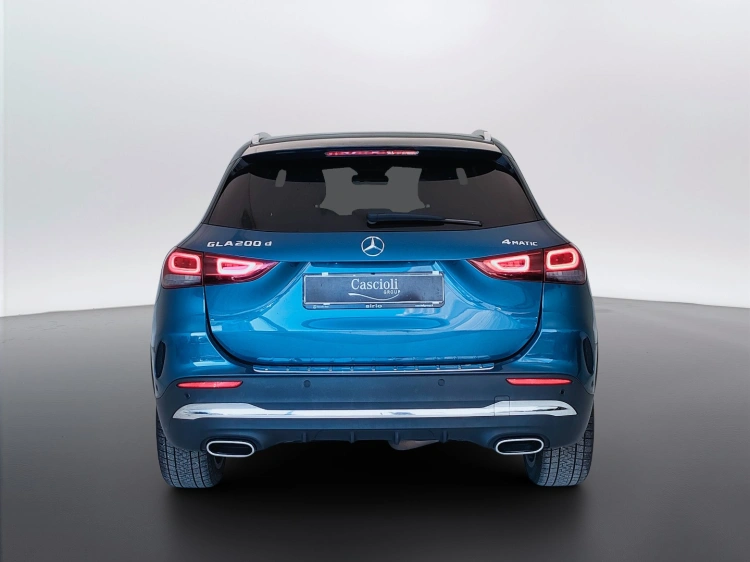 6 - Mercedes-Benz GLA 200 d Premium 4matic auto