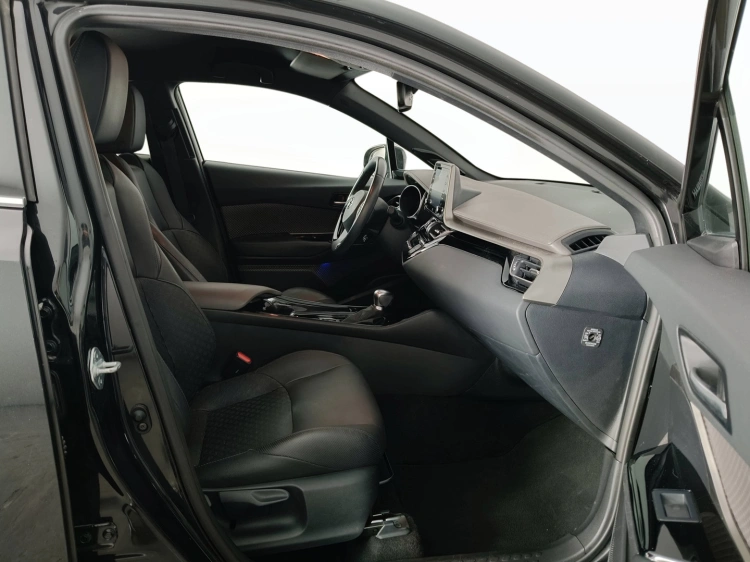 11 - Toyota C-HR C-HR 1.8h Black Edition e-cvt