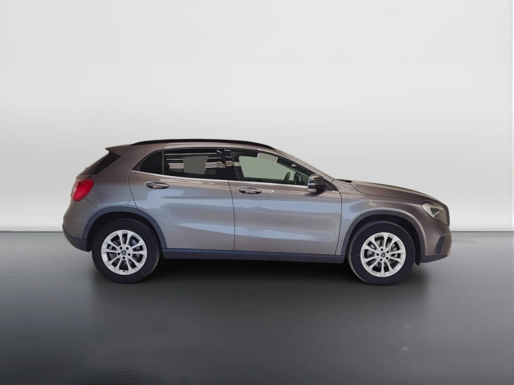 6 - Mercedes-Benz GLA 200 d Business auto