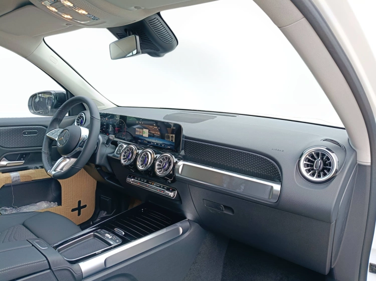 10 - Mercedes-Benz GLB 200 d Automatic 4MATIC