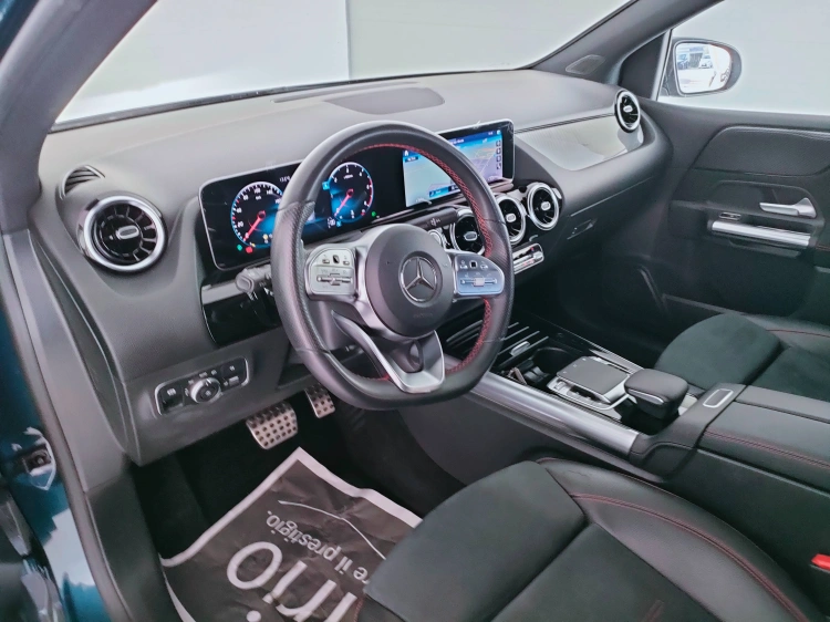 16 - Mercedes-Benz Classe B 180 d Premium auto