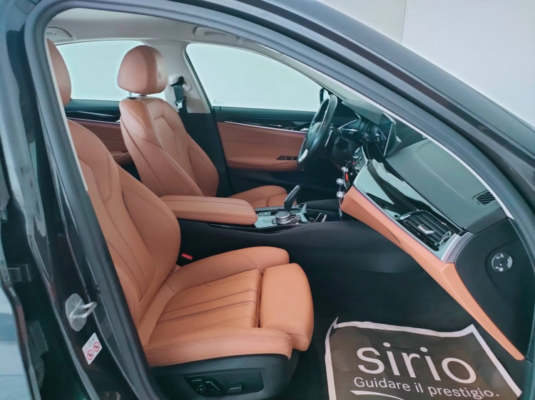 9 - BMW Serie 5 530e Sport auto