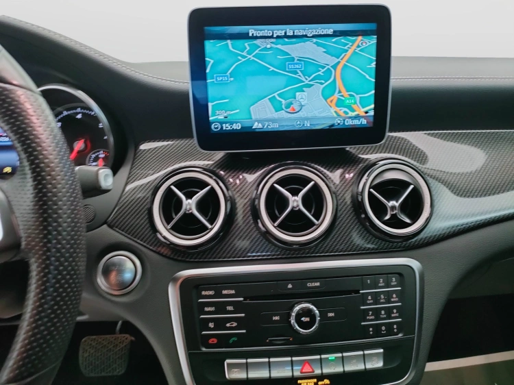 15 - Mercedes-Benz GLA 200 d Night Edition 4matic auto
