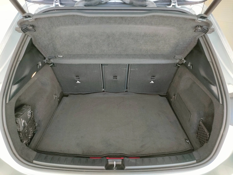 5 - Mercedes-Benz GLA 250 e Plug-in hybrid
