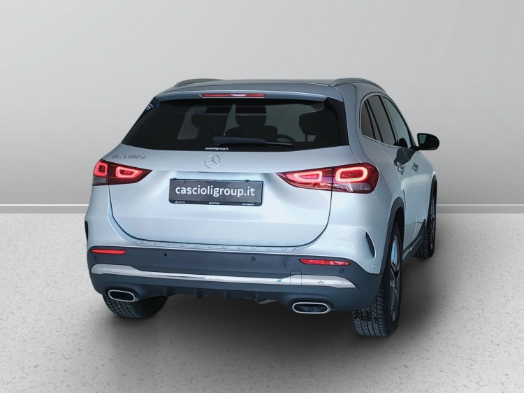 6 - Mercedes-Benz GLA 180 d Premium auto