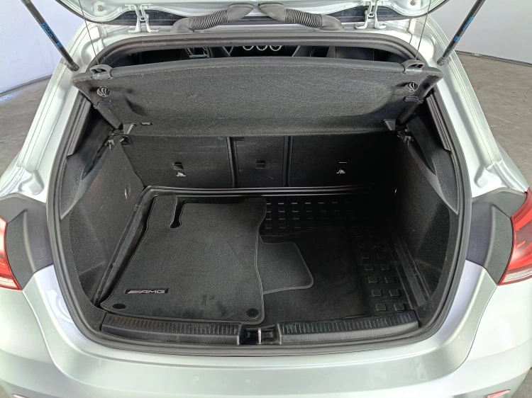 16 - Mercedes-Benz Classe A 180 d Premium auto