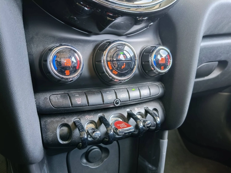 17 - MINI Cooper Mini 5p 1.5 Cooper Classic