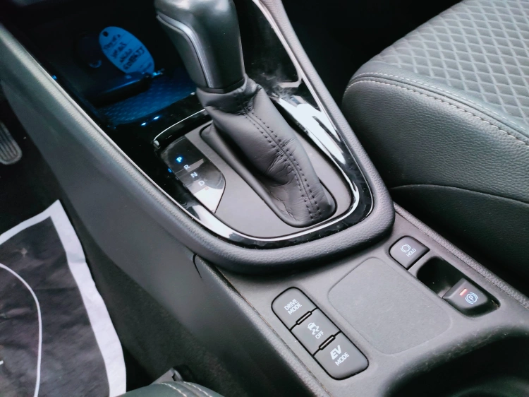 17 - Toyota Yaris Yaris 1.5h Lounge