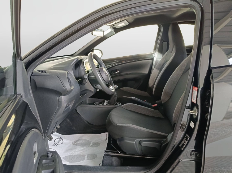 8 - Toyota Aygo X Aygo X 1.0 Active 72cv