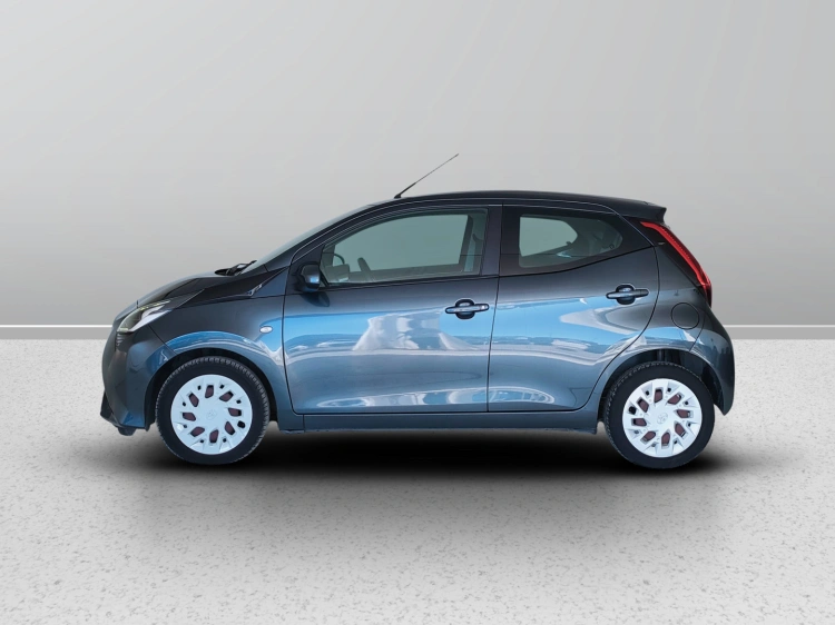 3 - Toyota Aygo Aygo 5p 1.0 x-play m-mt 72cv