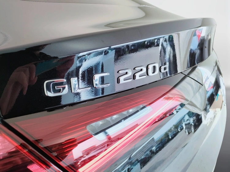 12 - Mercedes-Benz GLC 220 d AMG Line Premium 4matic auto