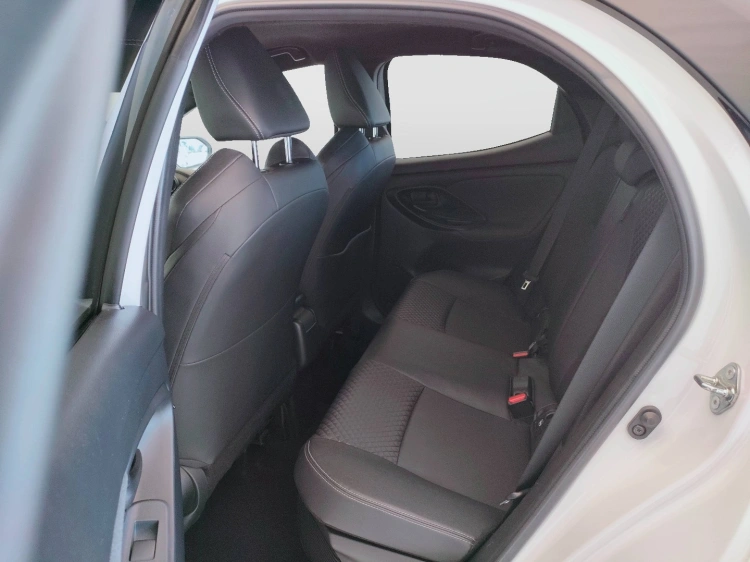 13 - Toyota Yaris Yaris 1.5h Style