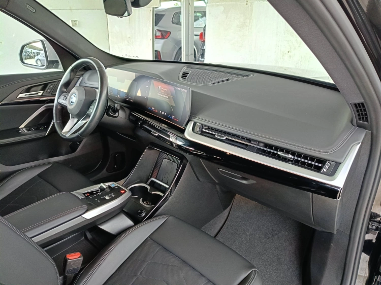 10 - BMW iX1 iX1 edrive 20 X-Line