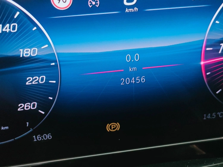 16 - Mercedes-Benz GLC 200 d Advanced 4matic auto