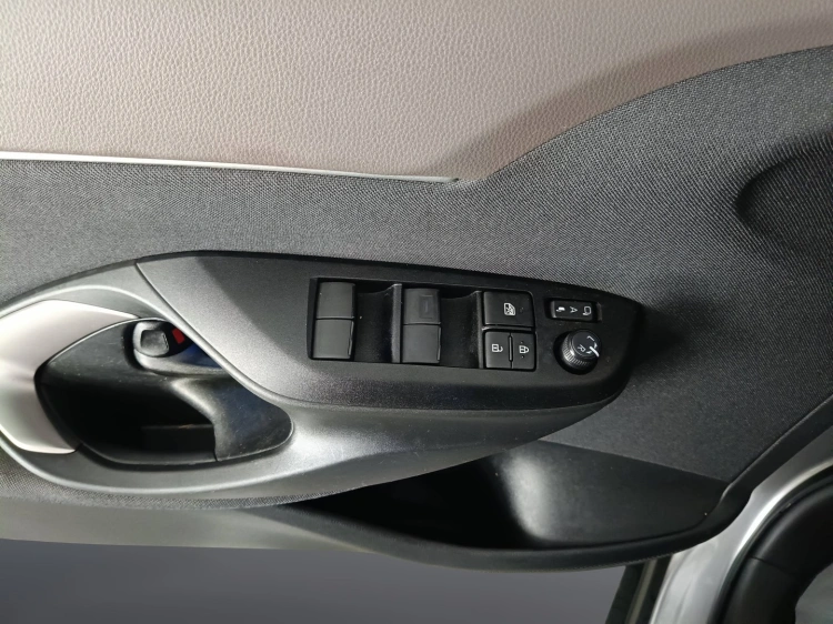 18 - Toyota Yaris Cross TOYOTA Yaris Cross 1.5 Hybrid 5p. E-CVT Lounge