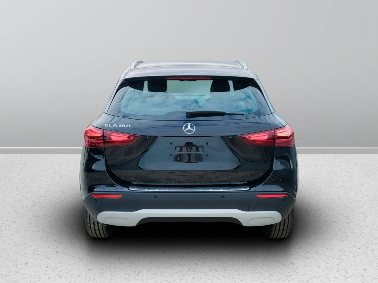 4 - Mercedes-Benz GLA 180 Automatic