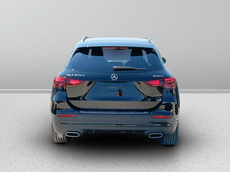 5 - Mercedes-Benz GLA 200 d Automatic 4MATIC