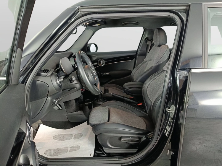 8 - MINI Cooper Mini 5p 1.5 Cooper Classic auto