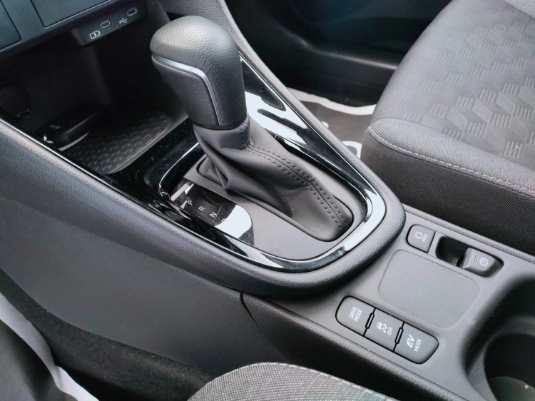 16 - Toyota Yaris Yaris 1.5h Trend