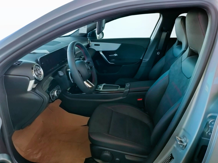 11 - Mercedes-Benz Classe A 180 d Automatic