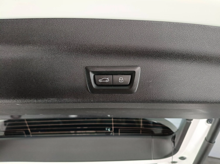 16 - BMW X1 X1 sdrive18d xLine auto my18