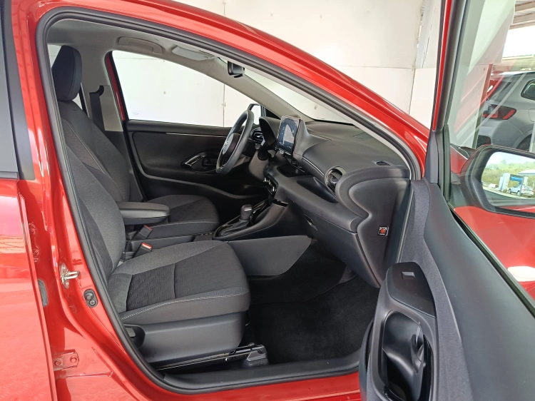 12 - Toyota Yaris TOYOTA Yaris 1.5 Hybrid 5 porte Trend