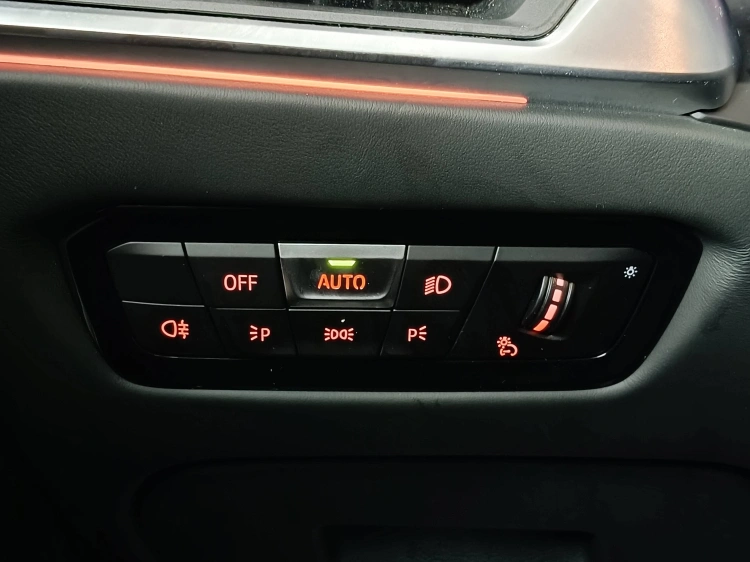 15 - BMW Serie 3 320d Touring mhev 48V xdrive Luxury auto