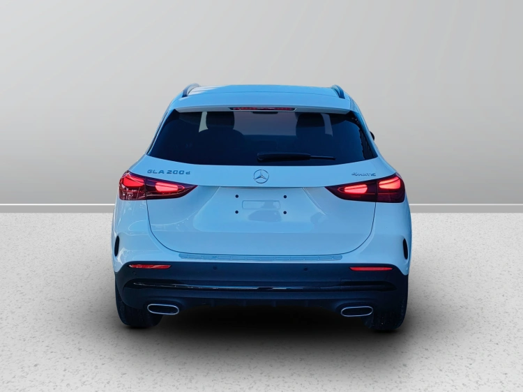 4 - Mercedes-Benz GLA 200 d Automatic 4MATIC