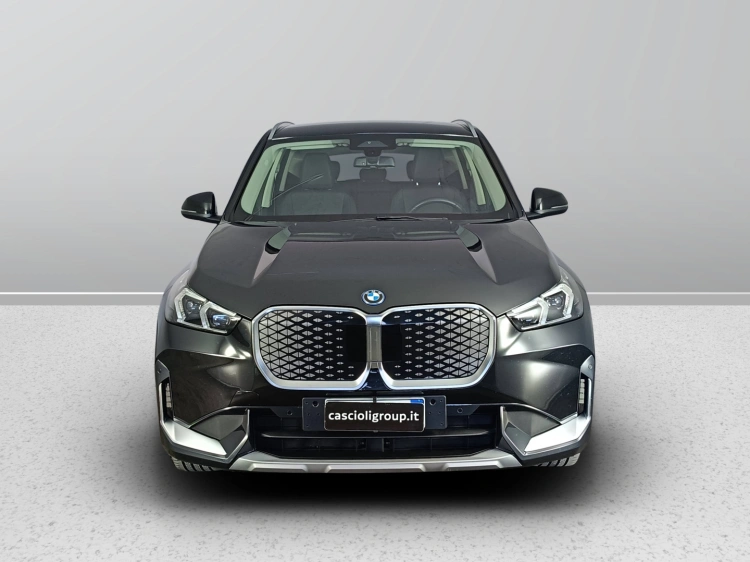 2 - BMW iX1 BMW iX1 eDrive20-Special Edition