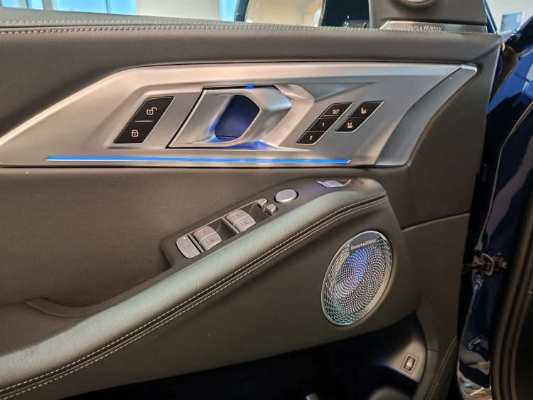 14 - BMW XM BMW XM Label