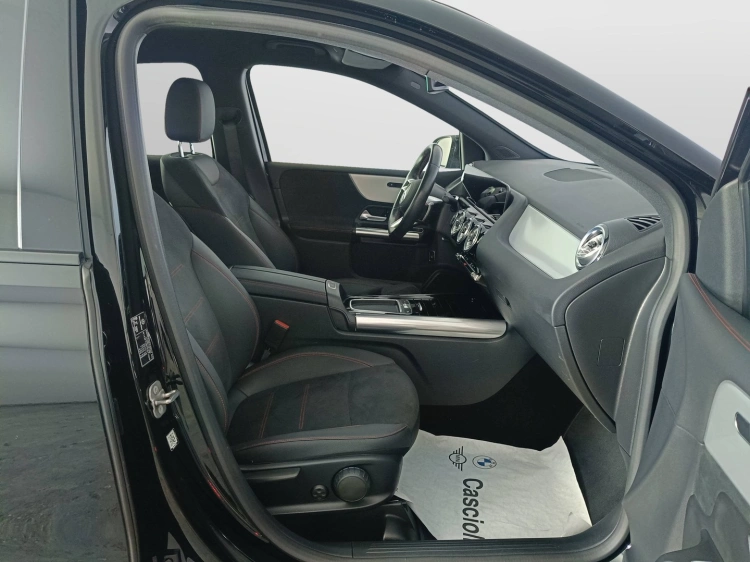 12 - Mercedes-Benz Classe B 180 d AMG Line Premium auto