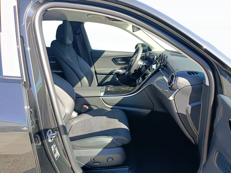 10 - Mercedes-Benz GLC 300 de 4MATIC