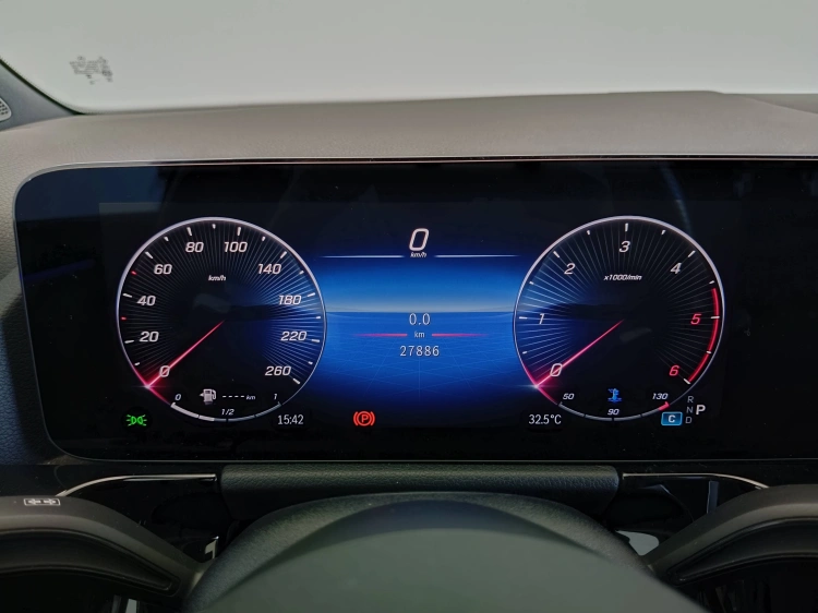 12 - Mercedes-Benz GLA 200 d AMG Line Advanced Plus Tech Edition auto