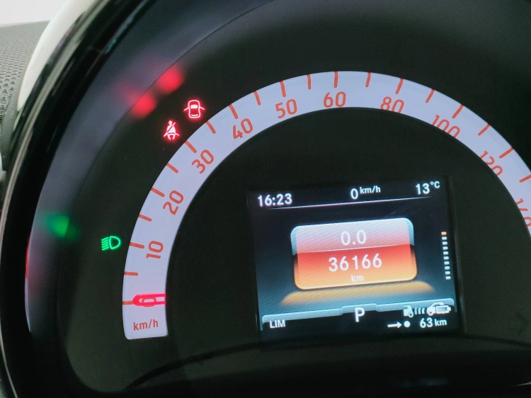 16 - smart fortwo Fortwo eq Passion 4,6kW