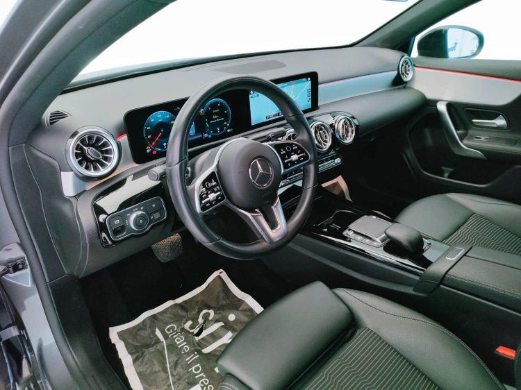 14 - Mercedes-Benz Classe A 180 d Sport auto