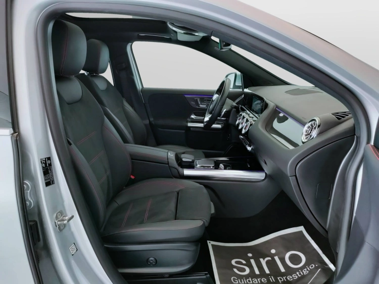 12 - Mercedes-Benz GLA 200 d Premium 4matic auto