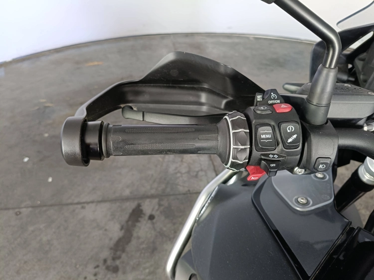 7 - BMW Motorrad GS r1250gs adventure triple black