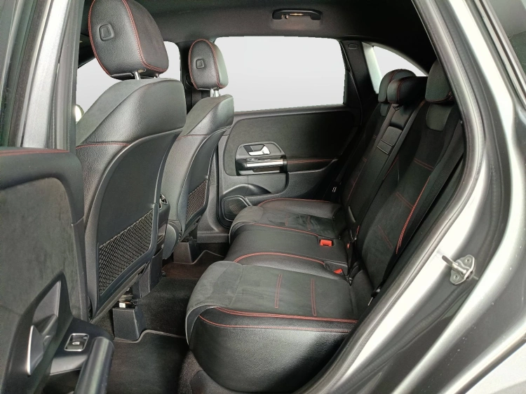 9 - Mercedes-Benz Classe B 180 d Premium auto
